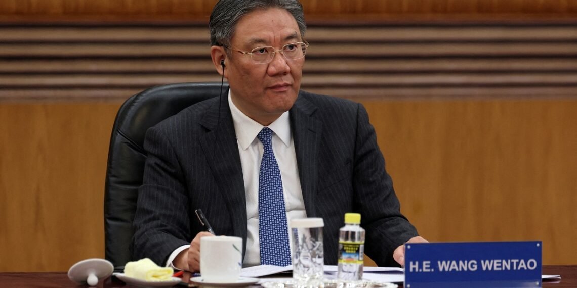 China considera isenção de tarifas dos EUA um “pequeno passo” para corrigir um erro