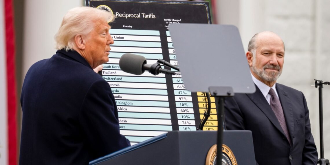 Fixação de Trump com déficit comercial dos EUA é ‘tola’ e enganosa, dizem economistas