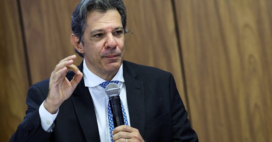 Haddad critica tarifas dos EUA e promete defender empregos e indústria do Brasil