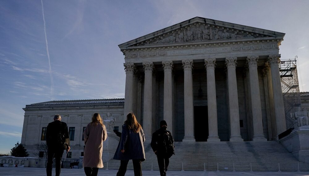 Suprema Corte apoia Trump, por enquanto, em cortes de funcionários públicos nos EUA
