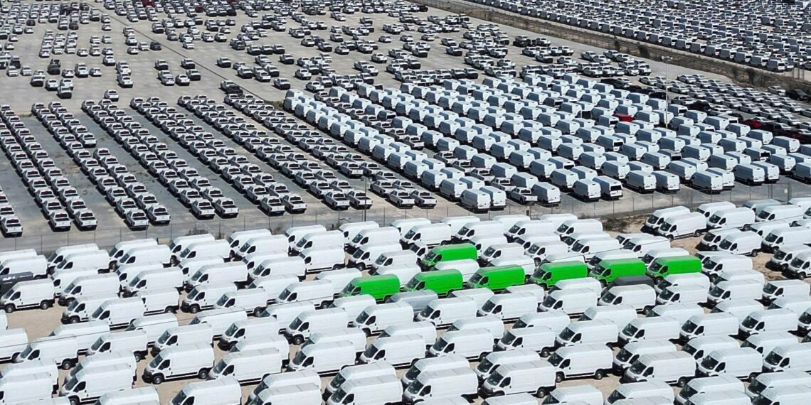 Tarifas de Trump já estão reduzindo as importações de carros e desativando fábricas