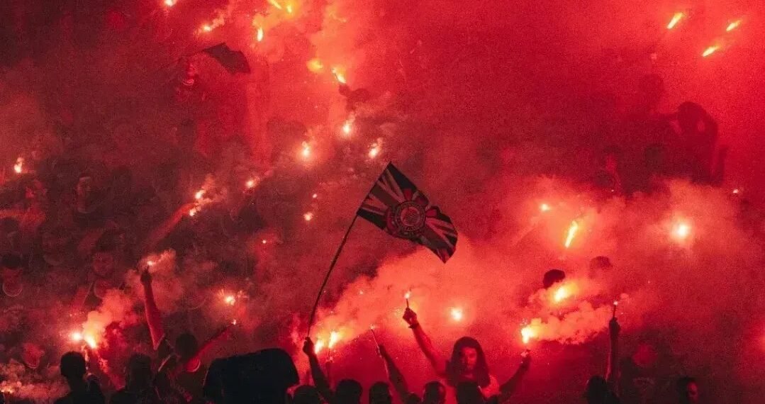 Torcidas organizadas do Corinthians são punidas por sinalizadores em final