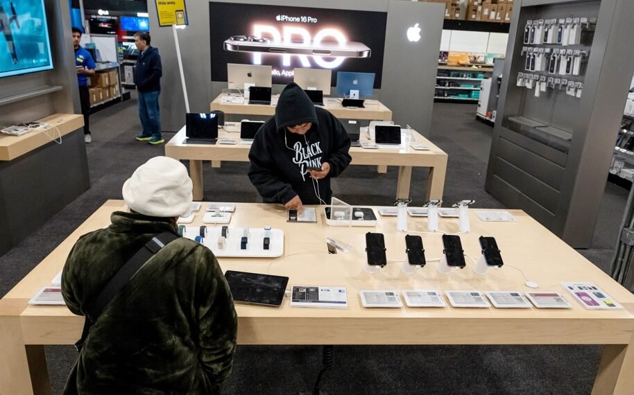 Trump isenta smartphones, computadores e mais eletrônicos de tarifas recíprocas