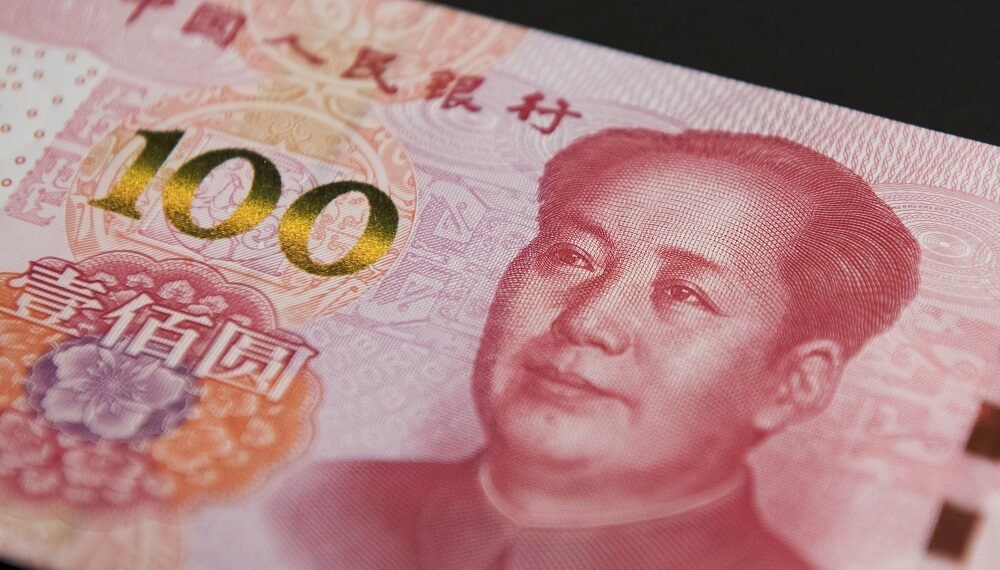 China alivia controle sobre yuan, que atinge menor nível contra o dólar desde 2023