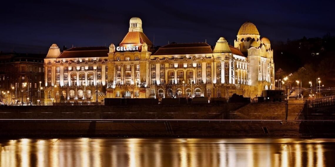 Famoso hotel em Budapeste é restaurado após virar relíquia decadente