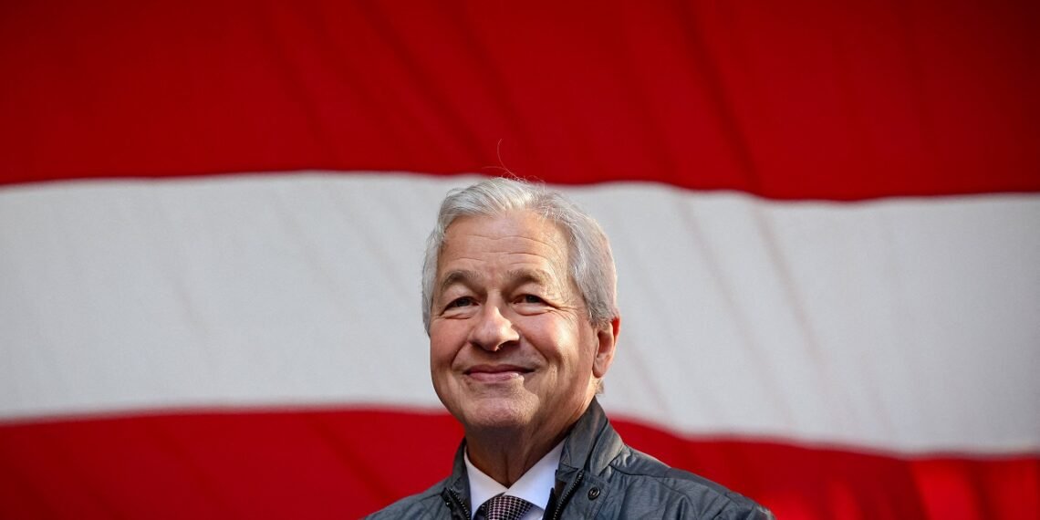 Guerra comercial de Trump pode danificar a credibilidade dos EUA, diz Jamie Dimon