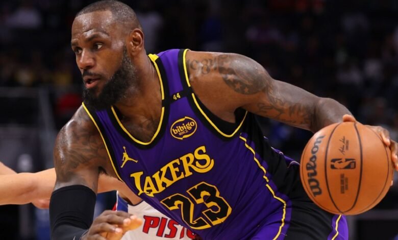 LeBron James (glute) sidelined to open Lakers' training camp