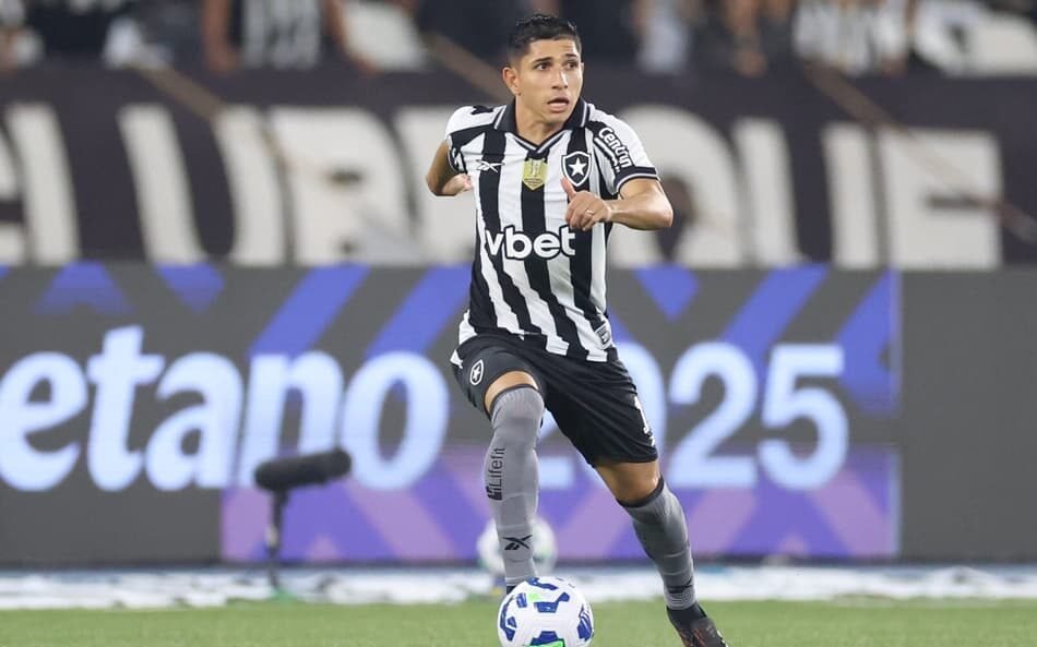 Jogador Savarino ausente da seleção venezuelana, confirmado para o clássico entre Botafogo e Flamengo