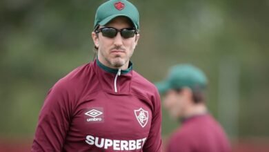 Estreia de Zubeldía no comando do Fluminense apresenta desafios com ausências importantes de jogadores em jogo contra o Botafogo.