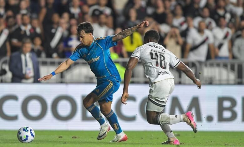 Leonardo Jardim, técnico do Cruzeiro, discute erros críticos que levaram à derrota contra o Vasco em jogo importante