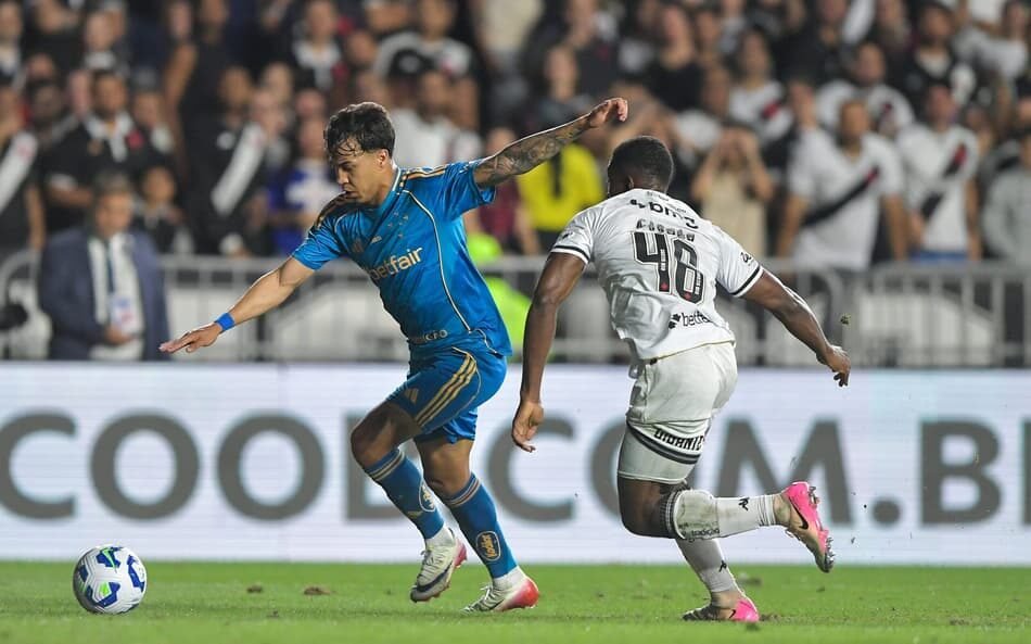 Leonardo Jardim, técnico do Cruzeiro, discute erros críticos que levaram à derrota contra o Vasco em jogo importante