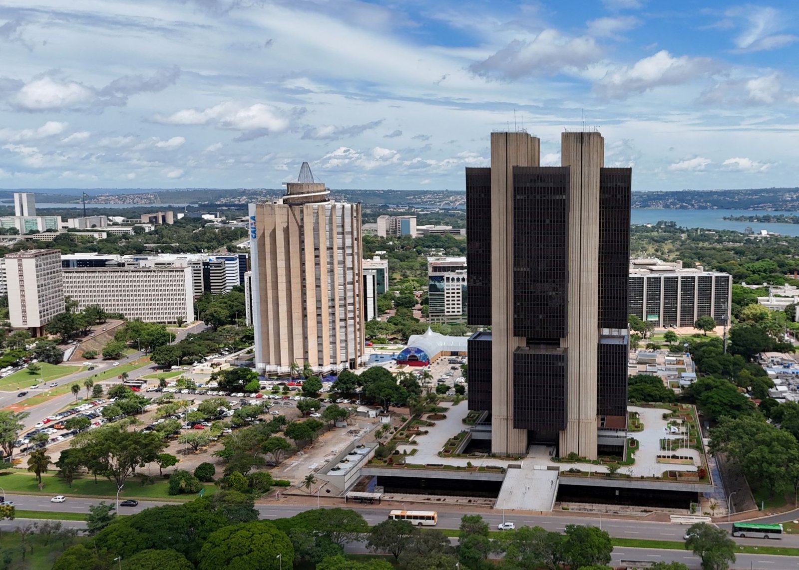 Dívida pública bruta do Brasil fica em 77,5% do PIB em agosto, abaixo das projeções