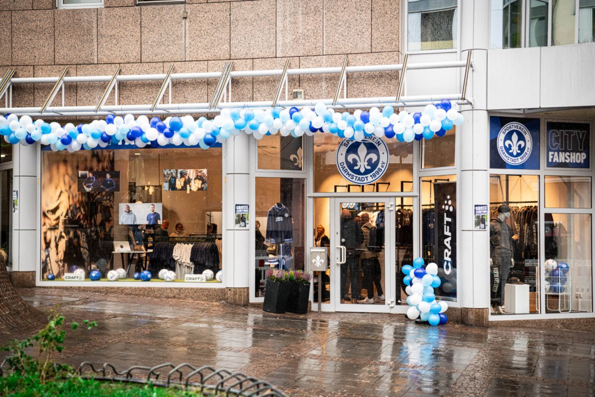 Successful opening of the new City fan shop – SV Darmstadt 1898 e.V.