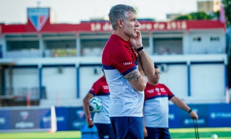 Escudo do Fortaleza e do Sport em destaque para o confronto pelo Brasileirão