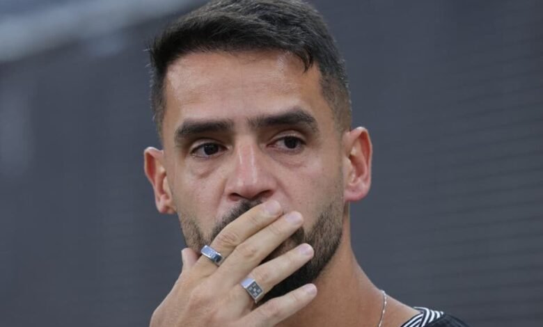 Renato Augusto é homenageado de forma emocionante pelo Corinthians em cerimônia especial, destacando sua contribuição e legado no clube de futebol.