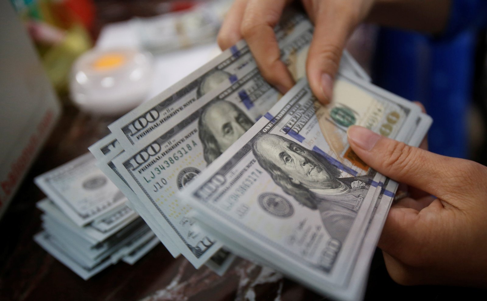 Qual a melhor forma de trocar dólar?