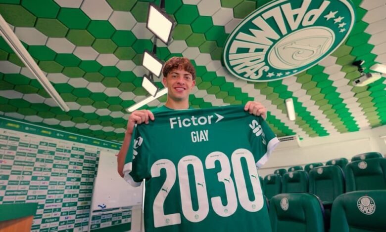 Agustín Giay renova contrato com o Palmeiras até 2030, garantindo sua presença no time brasileiro por mais sete anos.