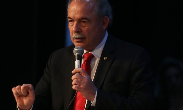 BNDES vai proteger empresas prejudicadas por tarifas de Trump, diz Mercadante