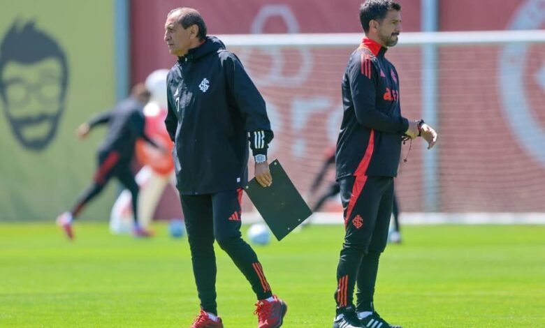 Treinadores Ramón e Emiliano Díaz enfrentam desafios no comando do Internacional.