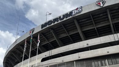 Torcedores aguardam abertura da venda de ingressos para o clássico entre São Paulo e Palmeiras, após queda de público nos jogos anteriores.