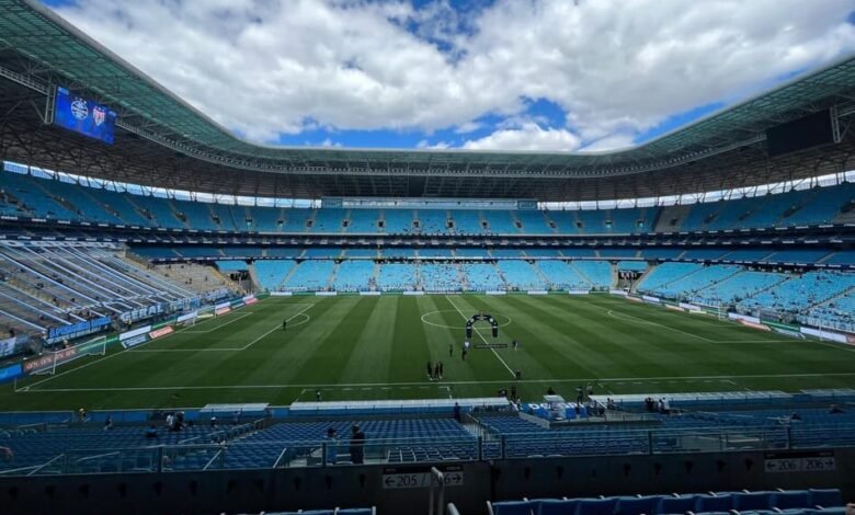 Grêmio e Vitória se enfrentam pelo Brasileirão com escalações confirmadas para o jogo deste domingo.