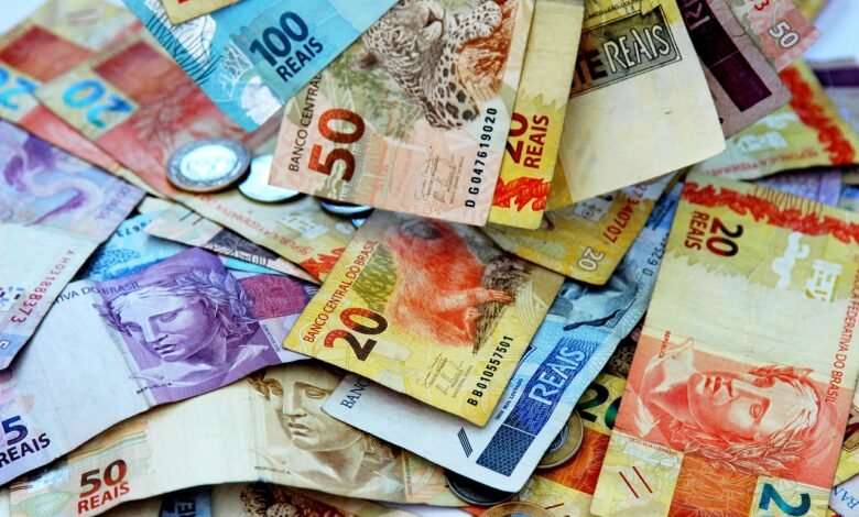 Receita paga último lote regular de restituição do IR 2025 hoje; veja quem recebe