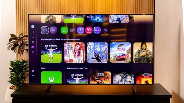 TV Samsung QLED 43 polegadas em promoção, oferecendo qualidade 4K acessível e ideal para quartos.