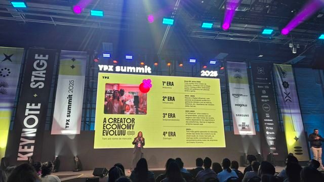 Imagem mostrando o YouPix Summit 2025 em São Paulo, focado no crescimento e futuro da Creator Economy, com palestras e painéis de especialistas do setor.