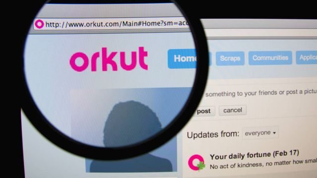 Imagem que evoca a nostalgia do Orkut, destacando a saudade e a conexão que a rede social deixou como legado.