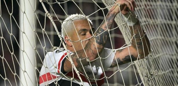 Luciano se lamenta durante São Paulo x LDU, confronto da Libertadores