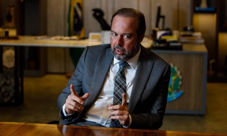 'Não precisaremos do horário de verão neste ano', diz ministro de Minas e Energia
