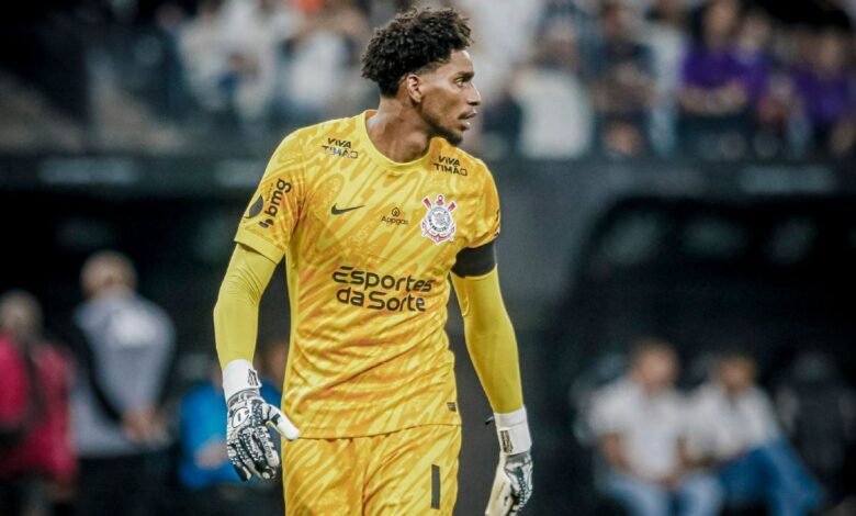 Hugo Souza no Palmeiras? Goleiro do Corinthians responde se jogaria no rival e cita Carlos Miguel como exemplo