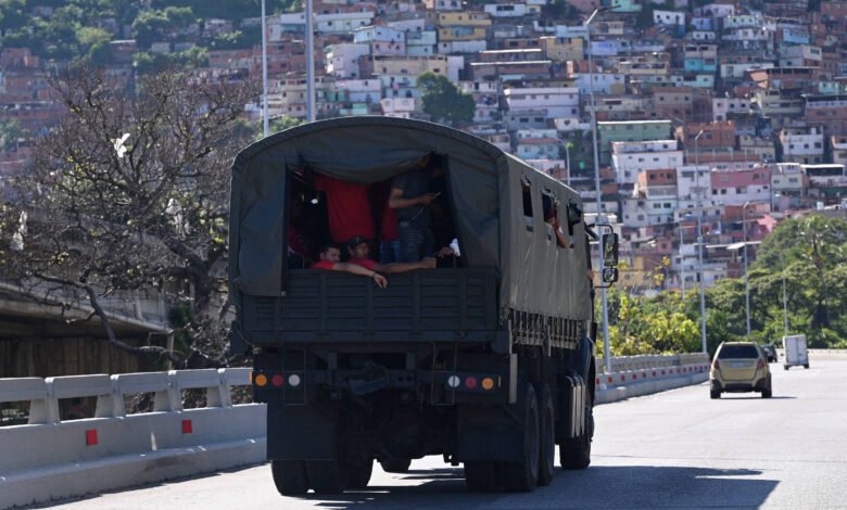 Maduro ordena exercício militar após novo ataques dos EUA - 15/10/2025 - Mundo