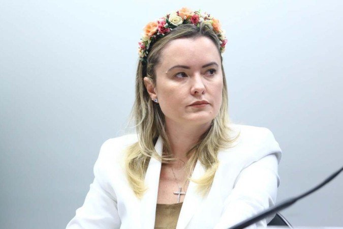 Julia Zanatta e o marido afirmam que o perfil da Galinha Pintadinha faz