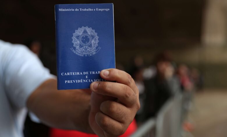 Taxa de desemprego repete mínima histórica. Atingimos o piso ou dá para melhorar?