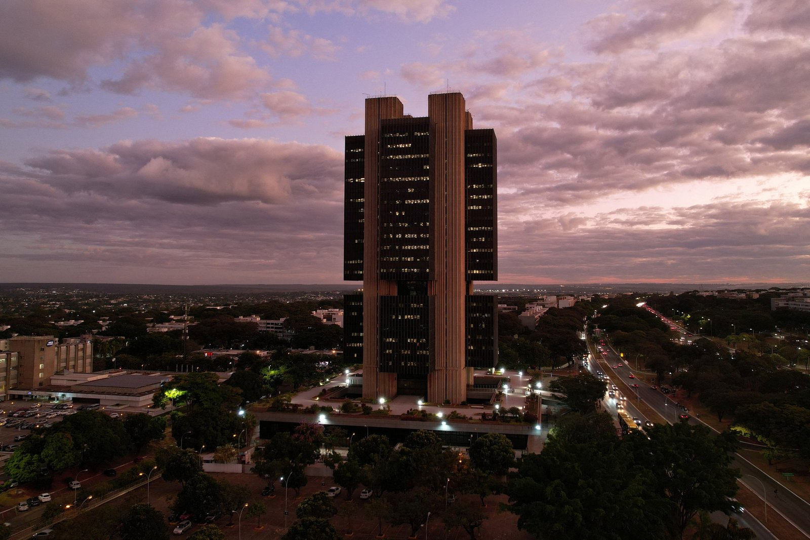 Lula autoriza nomeação de 1.434 servidores para 20 órgãos, sendo 200 para o BC