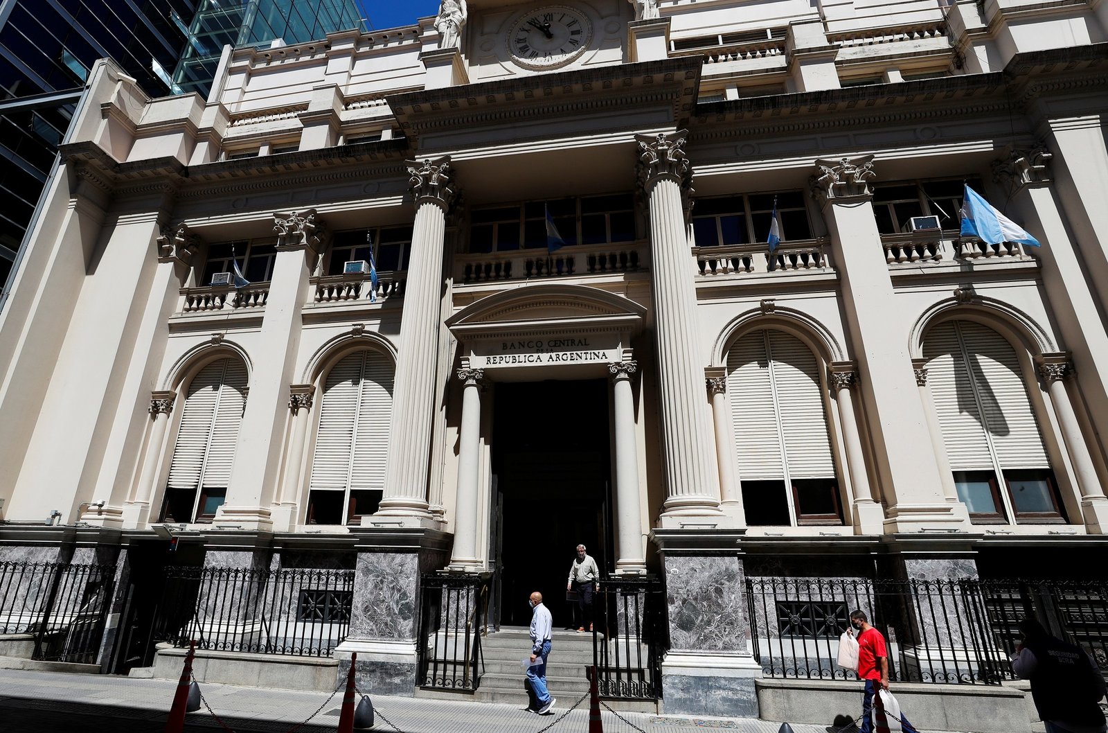 Dólar tem pequena queda na Argentina após 5 sessões de alta; Tesouro dos EUA atuou?