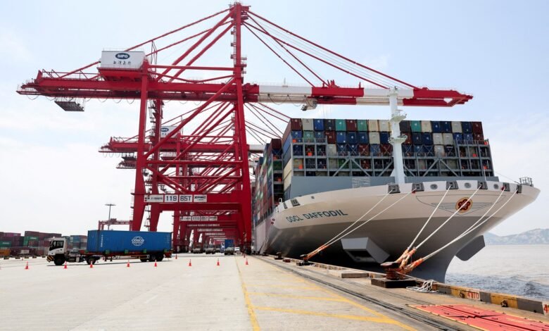 PIB da China desacelera com guerra comercial e demanda fraca destaca risco estrutural
