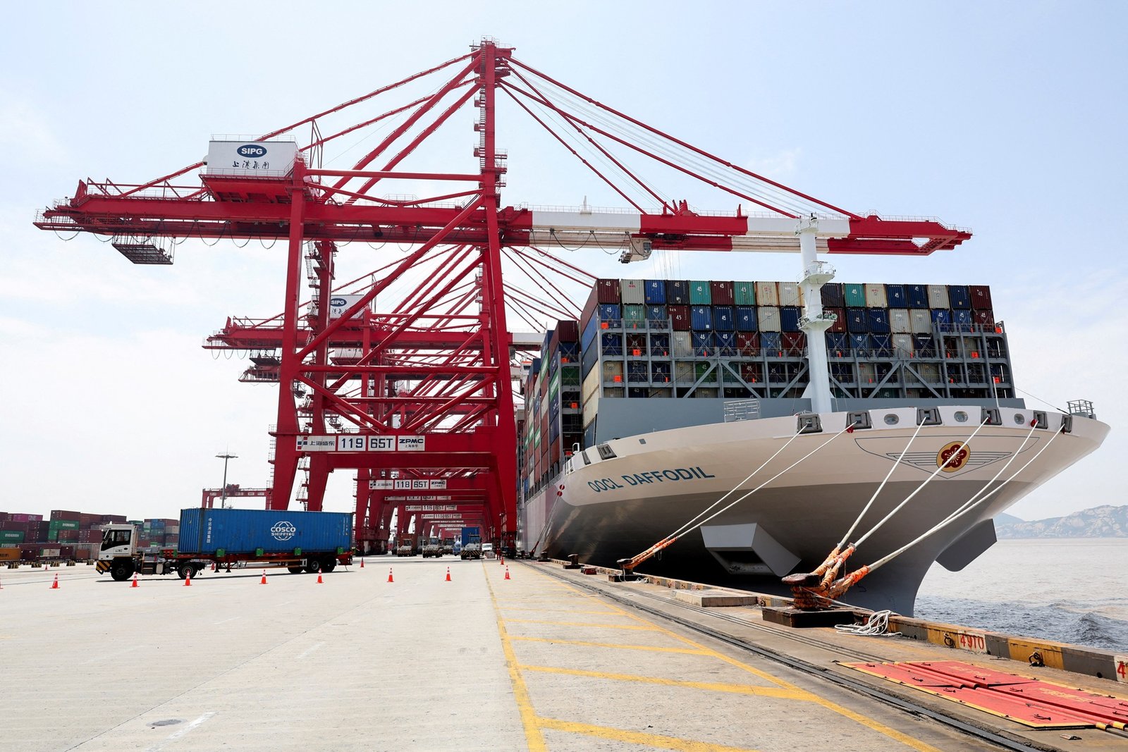 PIB da China desacelera com guerra comercial e demanda fraca destaca risco estrutural