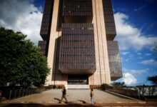 analistas cortam novamente projeções para câmbio e inflação em 2025