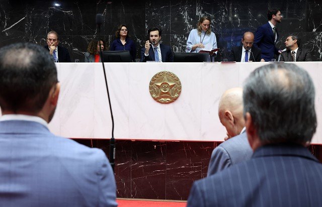 Reunião Extraordinária - noite - análise de proposições