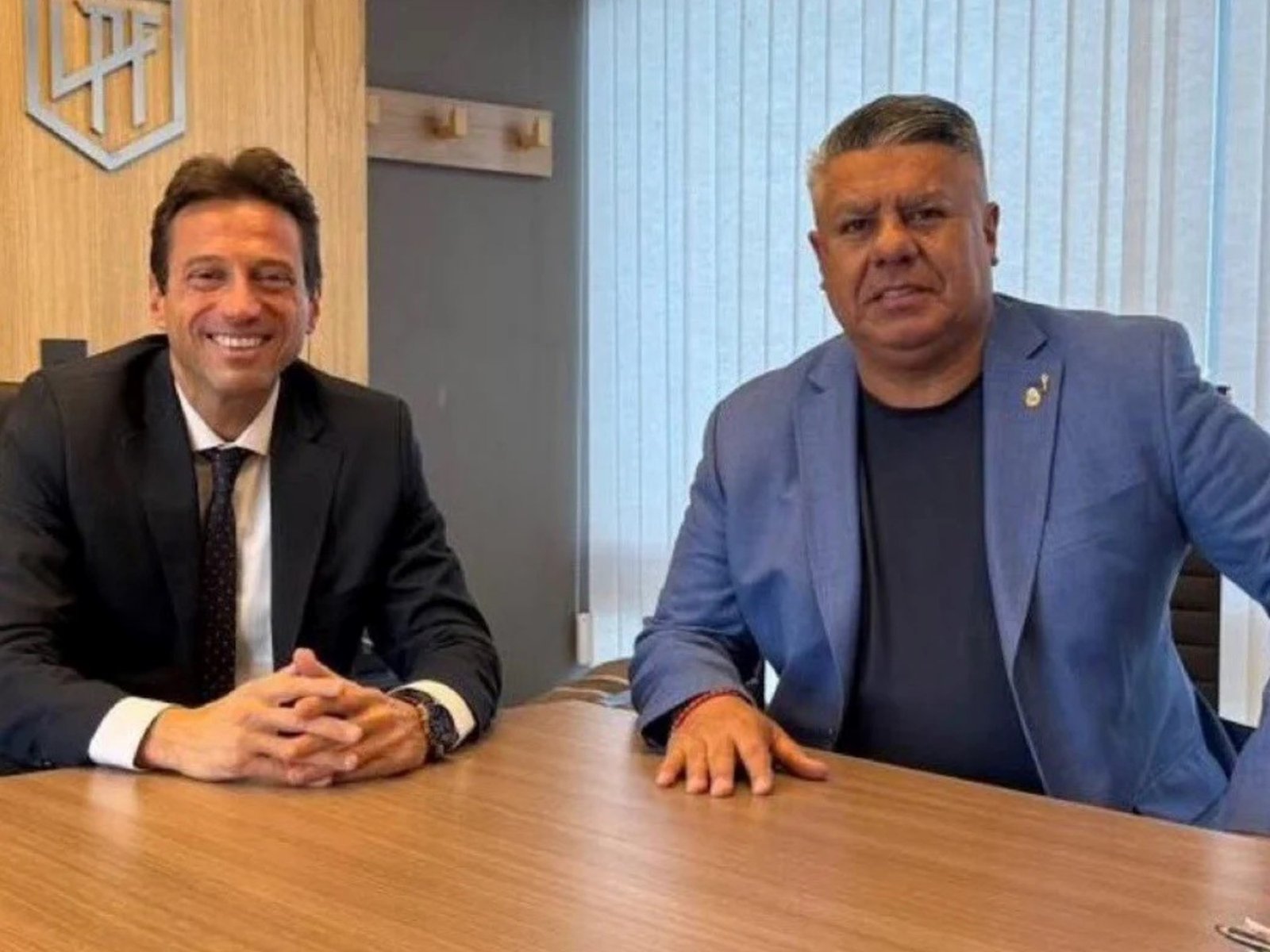 La intimidad de la reunión del arco político en AFA: presencias sorpresivas, el mandato de Chiqui y ¿piñas? :: Olé