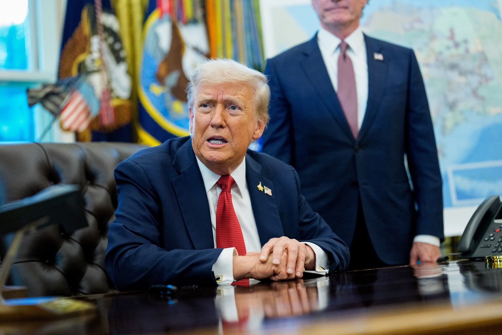 Trump acena a democratas em meio a impasse orçamentário