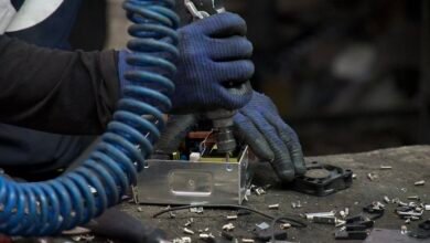 Faturamento industrial cai 5,3% em agosto e emprego fica estagnado, revela CNI
