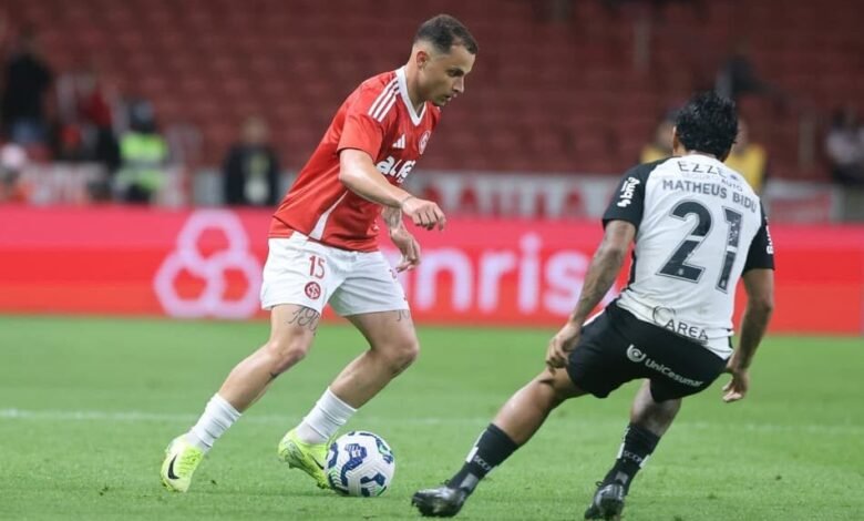 Jogo entre Internacional e Corinthians termina em empate, trazendo esperança para o Internacional na temporada.
