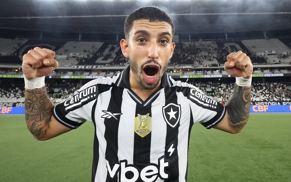 Santi Rodríguez impulsiona desempenho do Botafogo na temporada com atuação brilhante em campo.