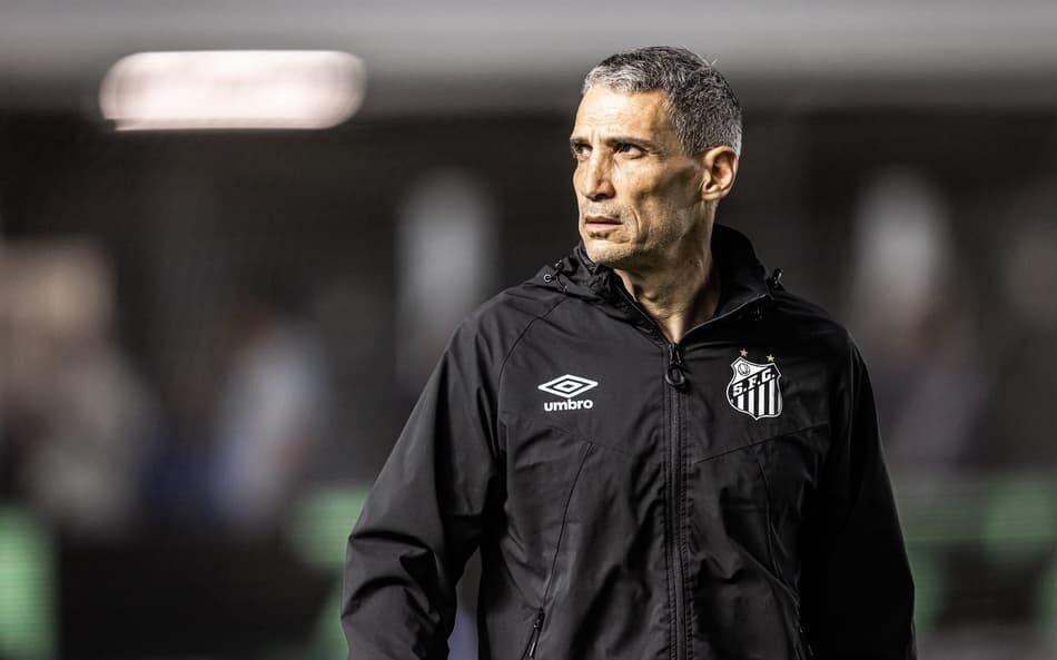 Clube Atlético Ceará enfrenta o técnico Juan Pablo Vojvoda em clássico decisivo no Campeonato Brasileiro de Futebol.