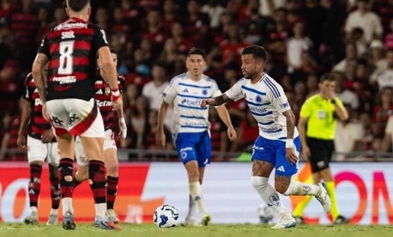 Leonardo Jardim explica a escolha de Matheus Henrique durante o jogo que terminou empatado entre Cruzeiro e Flamengo, destacando a estratégia do técnico.
