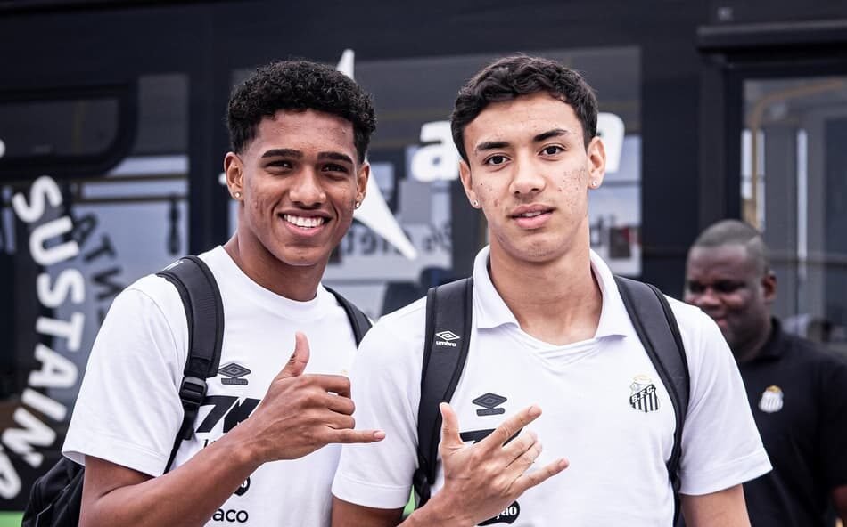 Lista de jogadores do Santos FC para o jogo crucial contra o Ceará, destacando desafios defensivos do time.