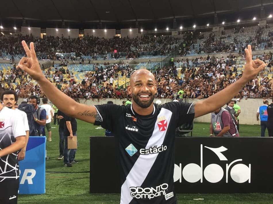 Ex-jogadores comentam sobre plano de recuperação judicial do Vasco e expressam críticas.
